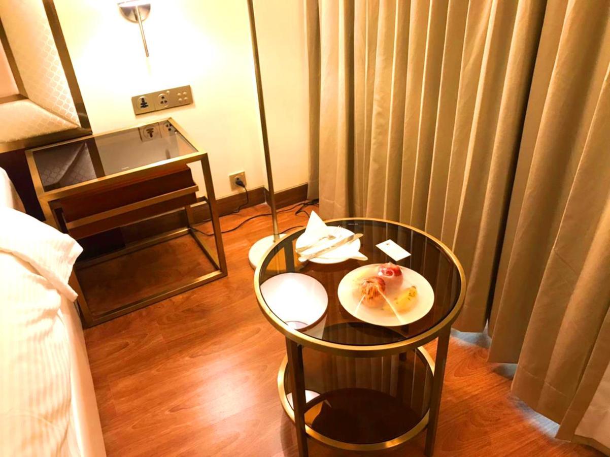 Kay-Em Spectra Hotel Madras Buitenkant foto