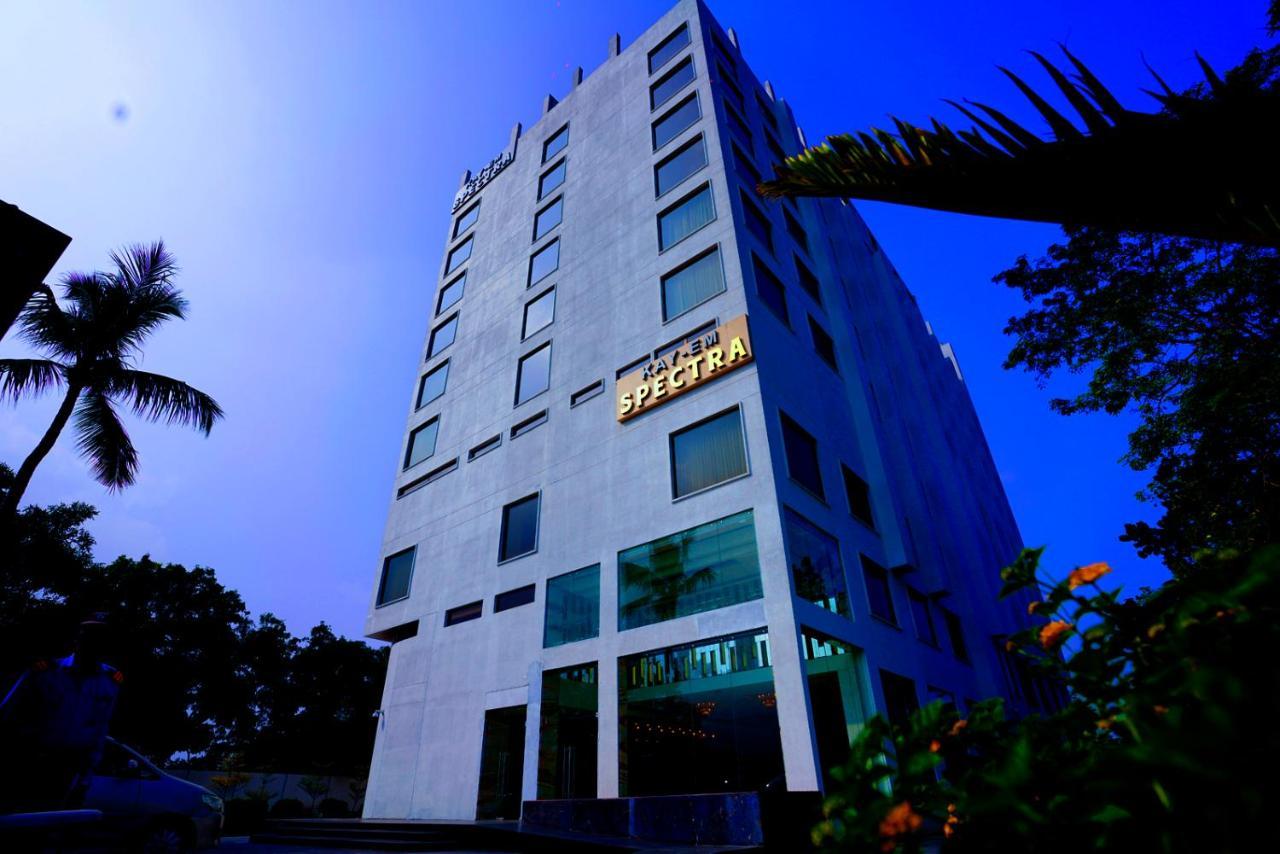 Kay-Em Spectra Hotel Madras Buitenkant foto